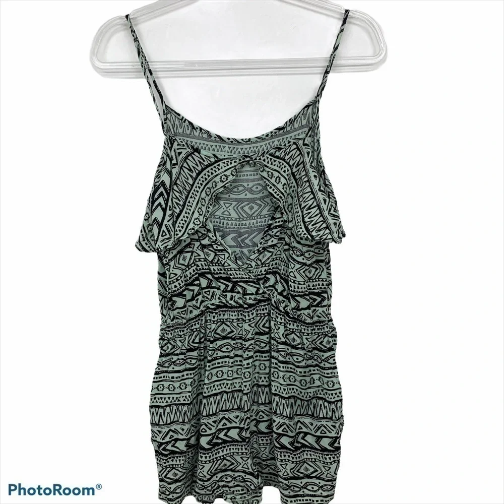 𝅺CHARLOTTE Russe Short Romper Size Small